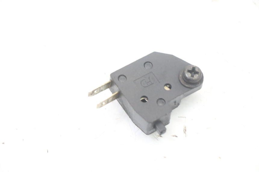 photo de INTERRUPTOR DE LUZ DE FREIO DIREITO PEUGEOT KISBEE 4T 50 (2018 - 2022) - Detalhe da peça