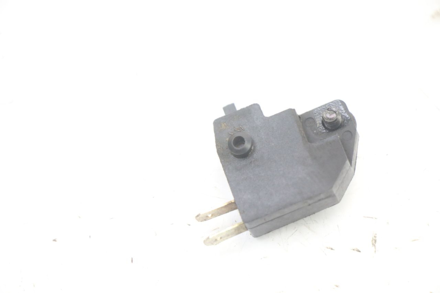 photo de INTERRUPTOR DE LUZ DE FREIO DIREITO PEUGEOT KISBEE 4T 50 (2018 - 2022) - Zoom do estado de desgaste