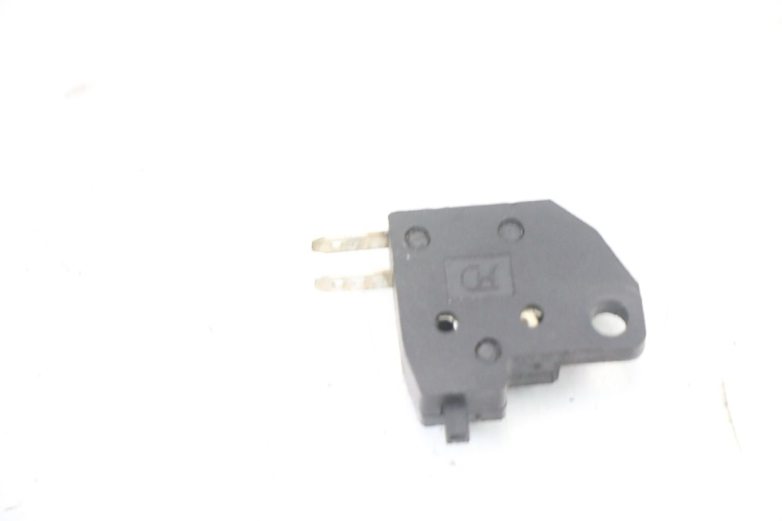 photo de INTERRUPTOR DE LUZ DE FREIO DIREITO PEUGEOT KISBEE 4T 50 (2018 - 2022) - Detalhe da peça