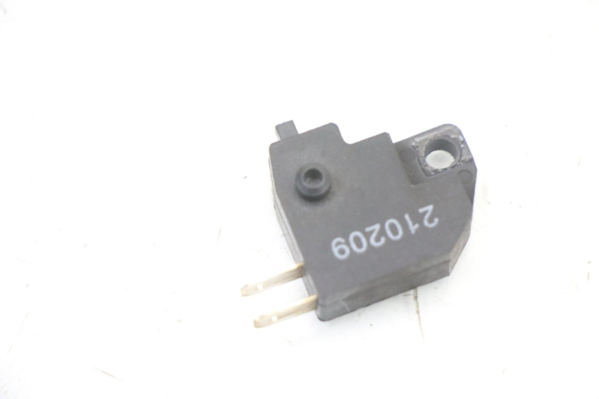 photo de INTERRUPTOR DE LUZ DE FREIO DIREITO PEUGEOT KISBEE 4T 50 (2018 - 2022) - Zoom do estado de desgaste