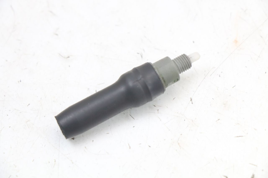 photo de INTERRUPTOR DE LUZ DE FREIO DIREITO PEUGEOT LUDIX 50 (2008 - 2017) - Detalhe da peça