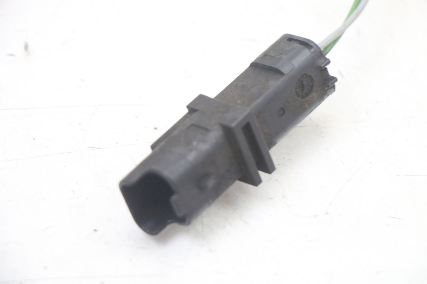 photo de INTERRUPTOR DE LUZ DE FREIO DIREITO PEUGEOT SATELIS COMPRESSOR K15 125 (2006 - 2009) - Outro ângulo de visão
