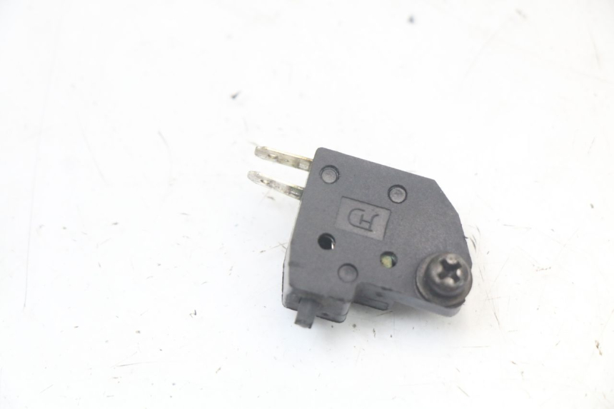 photo de INTERRUPTOR DE LUZ DE FREIO DIREITO PEUGEOT STREETZONE 4T 50 (2018 - 2023) - Detalhe da peça