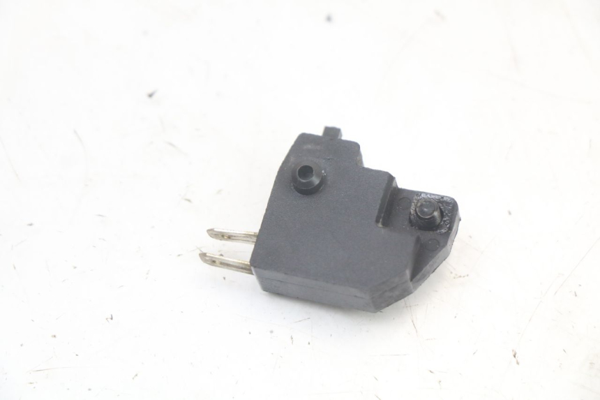photo de INTERRUPTOR DE LUZ DE FREIO DIREITO PEUGEOT STREETZONE 4T 50 (2018 - 2023) - Zoom do estado de desgaste