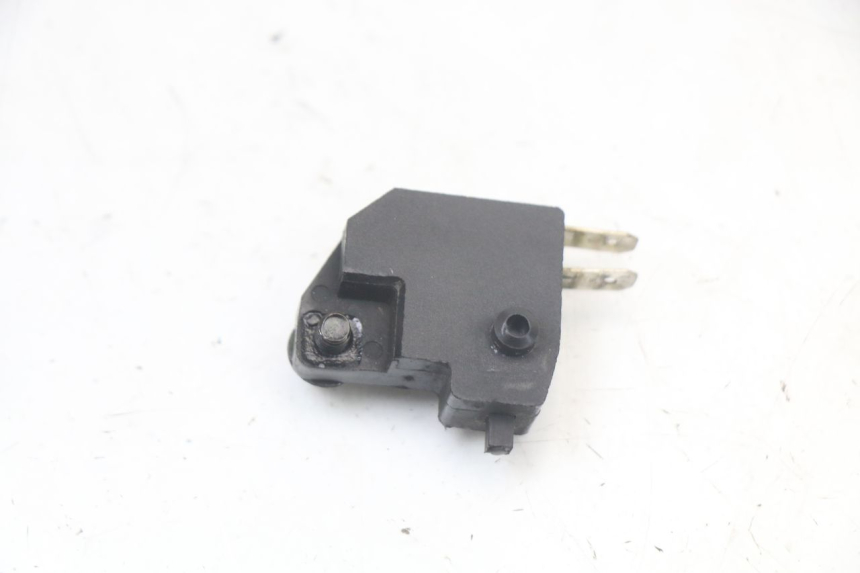 photo de INTERRUPTOR DE LUZ DE FREIO DIREITO PEUGEOT STREETZONE 4T 50 (2018 - 2023) - Outro ângulo de visão