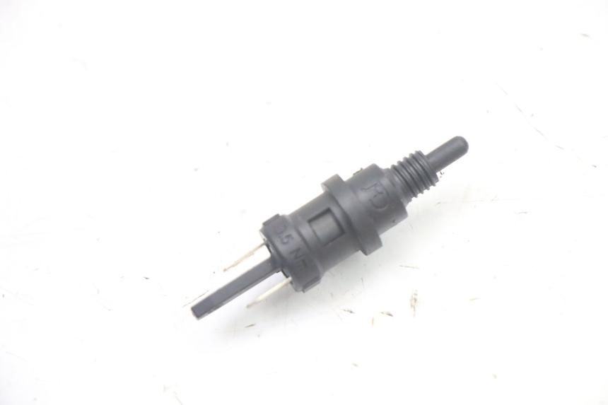 photo de INTERRUPTOR DE LUZ DE FREIO DIREITO PEUGEOT VIVACITY 125 (2010 - 2017) - Detalhe da peça