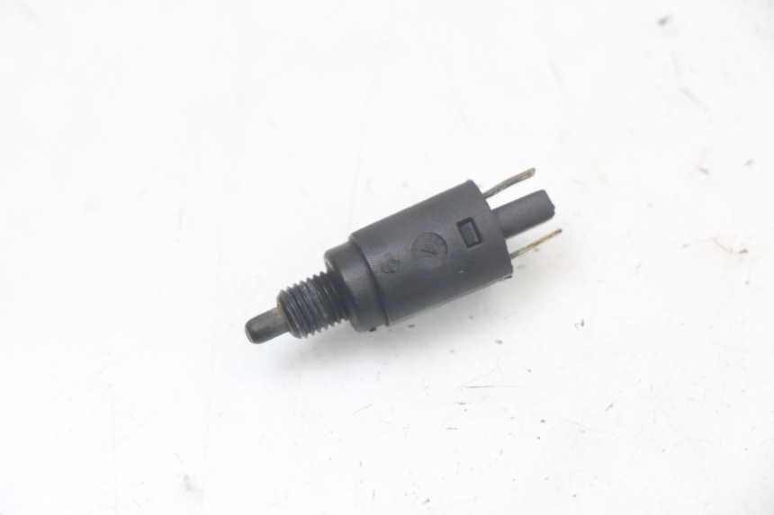 photo de INTERRUPTOR DE LUZ DE FREIO DIREITO PIAGGIO BEVERLY 125 (1998 - 2005) - Vista principal