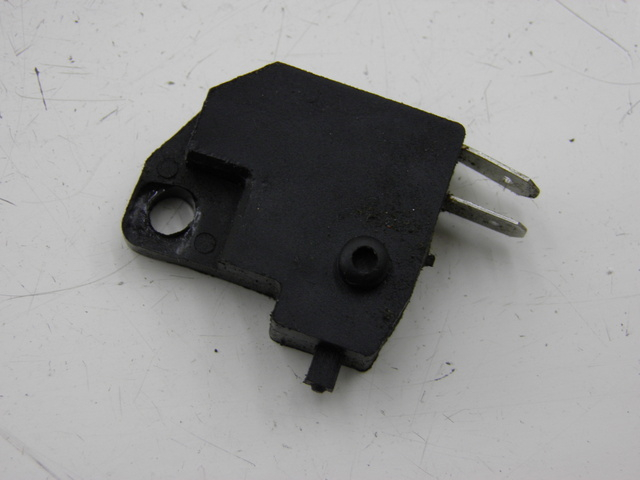 photo de INTERRUPTOR DE LUZ DE FREIO DIREITO QINGQI SPEEDY 50 (2005 - 2007) - Detalhe da peça
