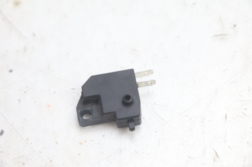 photo de CONTATO DE LUZ DE FREIO DIREITO JM MOTORS R-MAX TECH 50 (2024 - 2026) - Detalhe da peça