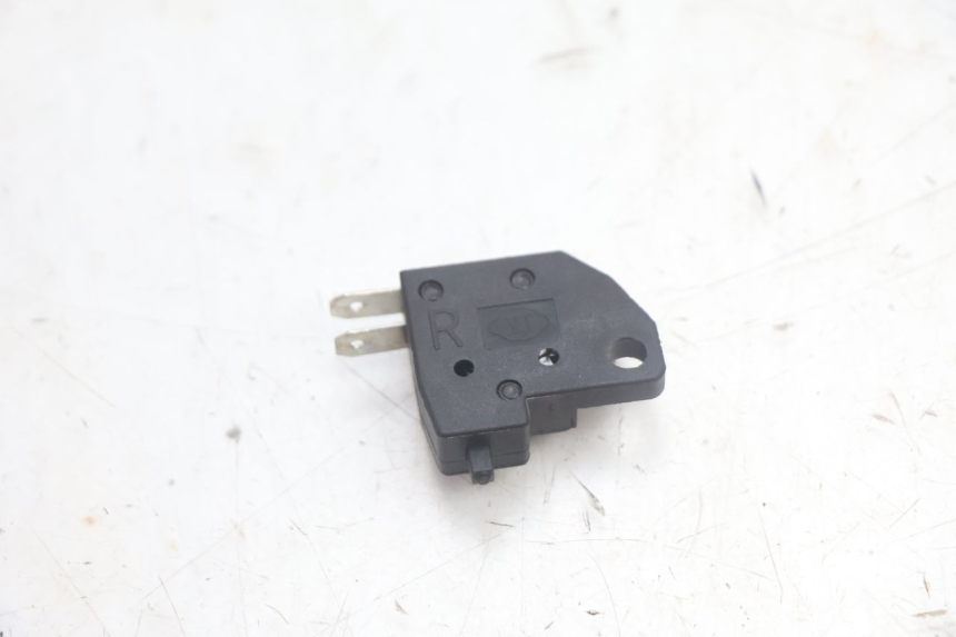 photo de CONTATO DE LUZ DE FREIO DIREITO JM MOTORS R-MAX TECH 50 (2024 - 2026) - Zoom do estado de desgaste