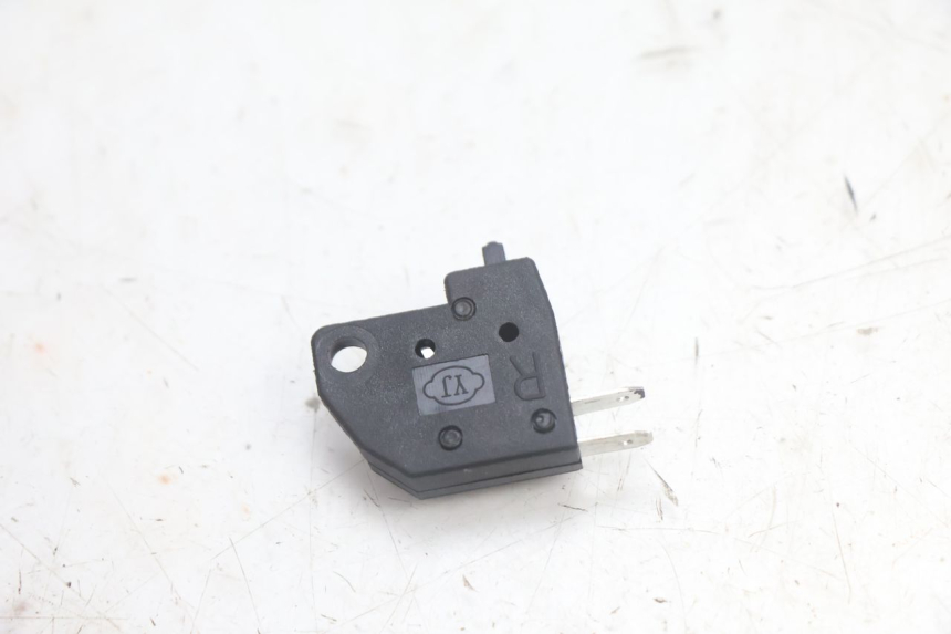 photo de CONTATO DE LUZ DE FREIO DIREITO JM MOTORS R-MAX TECH 50 (2024 - 2026) - Outro ângulo de visão