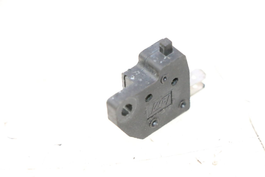 photo de CONTATO DE LUZ DE FREIO DIREITA VASTRO R-ONE 4T 50 (2014 - 2022) - Zoom do estado de desgaste