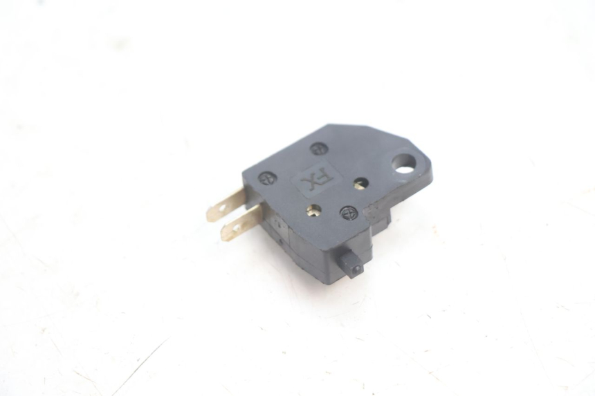 photo de INTERRUPTOR DE LUZ DE FREIO DIREITO LAZIO RENO 50 (2016 - 2021) - Detalhe da peça