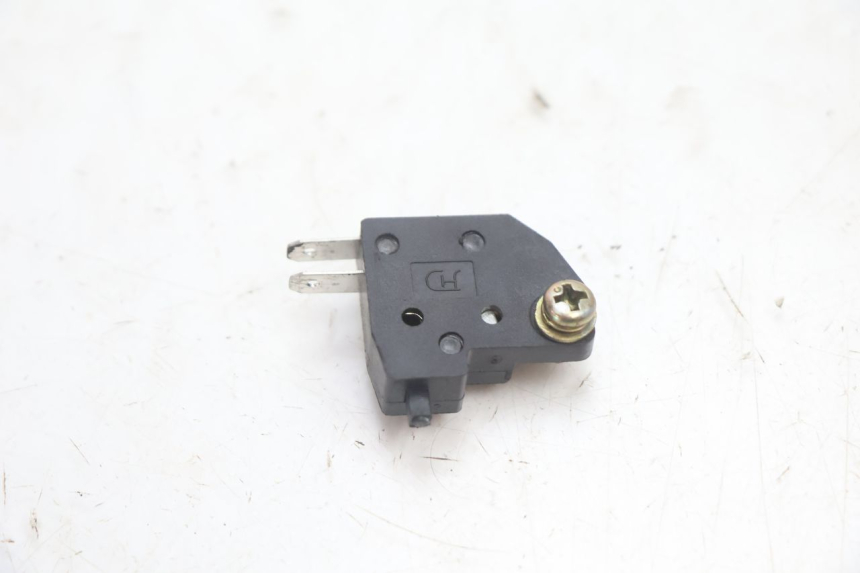 photo de INTERRUPTOR DE LUZ DE FREIO DIREITO TNT MOTOR ROMA 10' 2T 50 (2011 - 2018) - Detalhe da peça