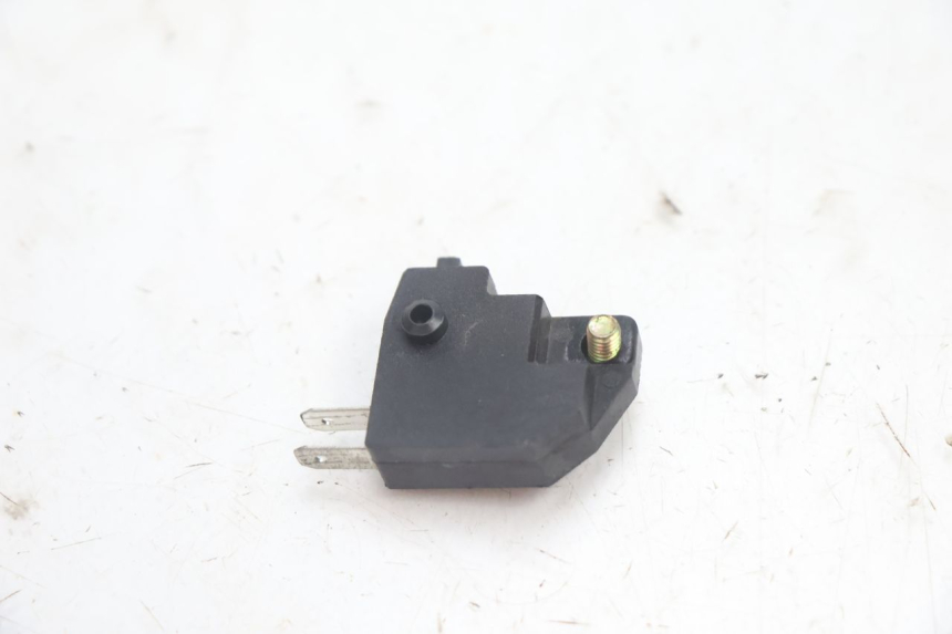 photo de INTERRUPTOR DE LUZ DE FREIO DIREITO TNT MOTOR ROMA 10' 2T 50 (2011 - 2018) - Zoom do estado de desgaste