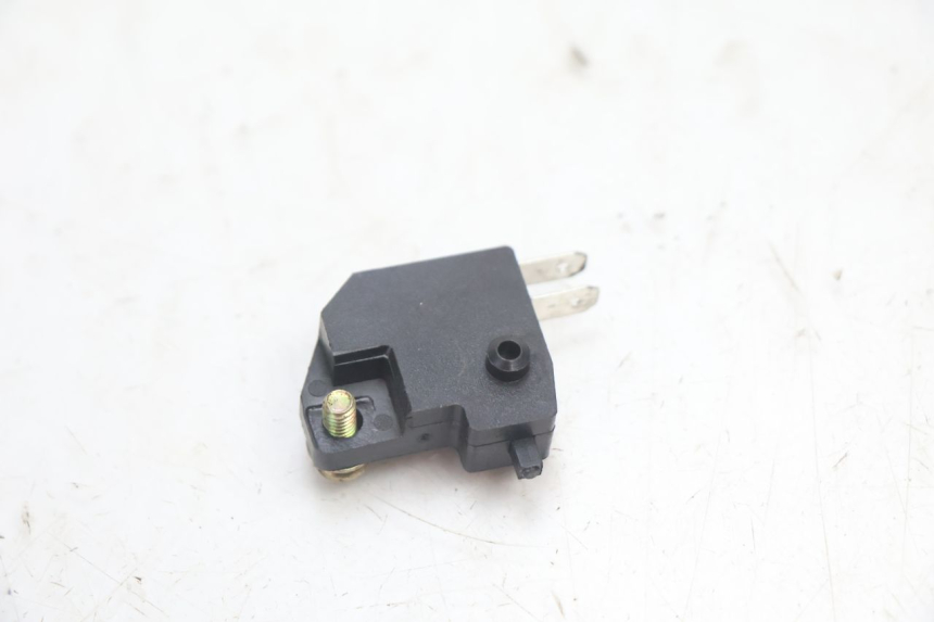 photo de INTERRUPTOR DE LUZ DE FREIO DIREITO TNT MOTOR ROMA 10' 2T 50 (2011 - 2018) - Outro ângulo de visão