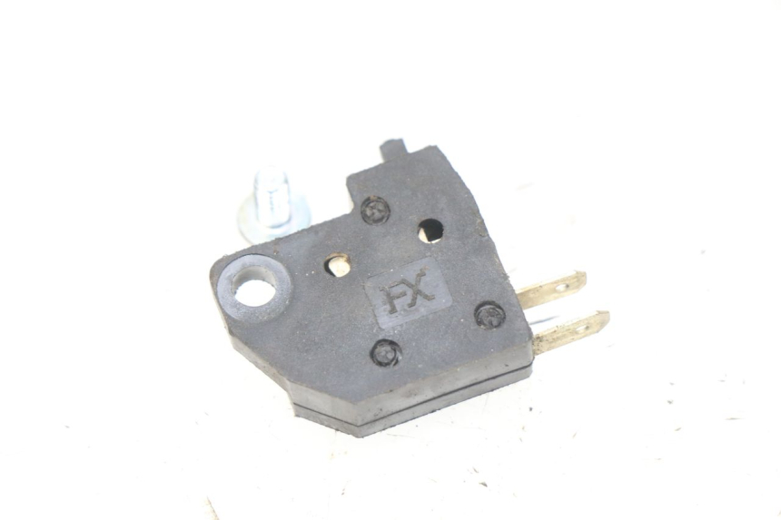 photo de INTERRUPTOR DE LUZ DE FREIO DIREITO TNT MOTOR ROMA 10' 4T 50 (2007 - 2018) - Vista principal