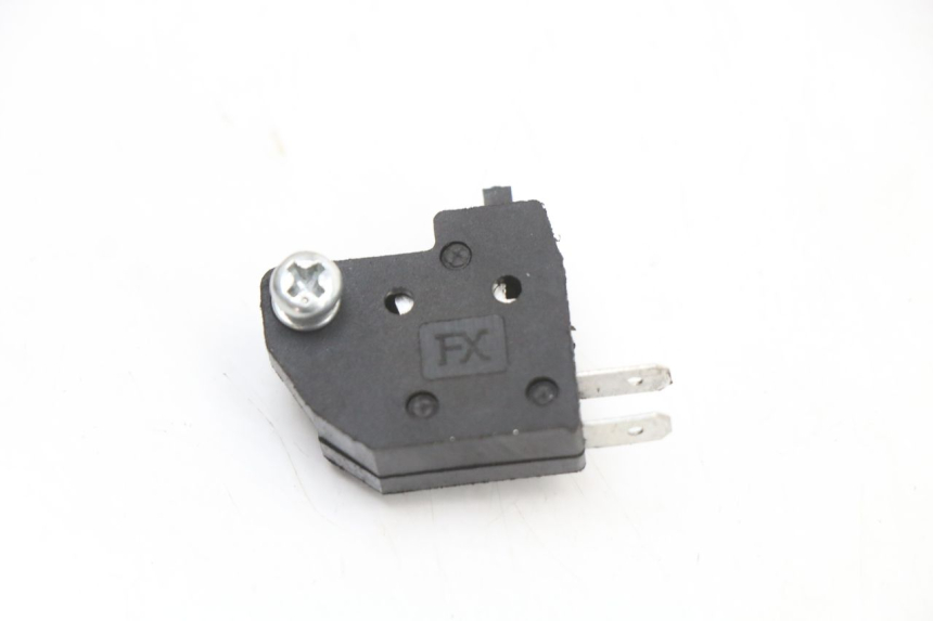 photo de INTERRUPTOR DE LUZ DE FREIO DIREITO TNT MOTOR ROMA 10' 4T 50 (2019 - 2022) - Detalhe da peça