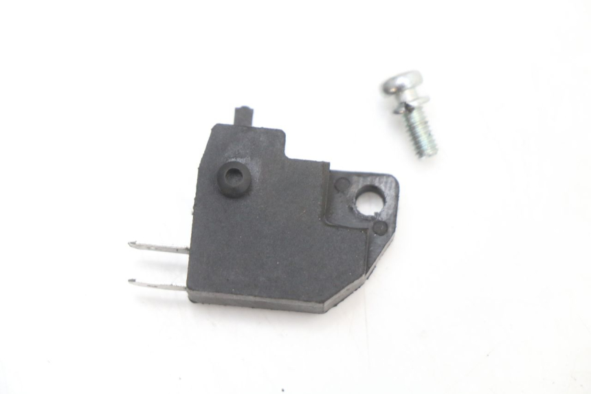 photo de INTERRUPTOR DE LUZ DE FREIO DIREITO TNT MOTOR ROMA 10' 4T 50 (2019 - 2022) - Outro ângulo de visão