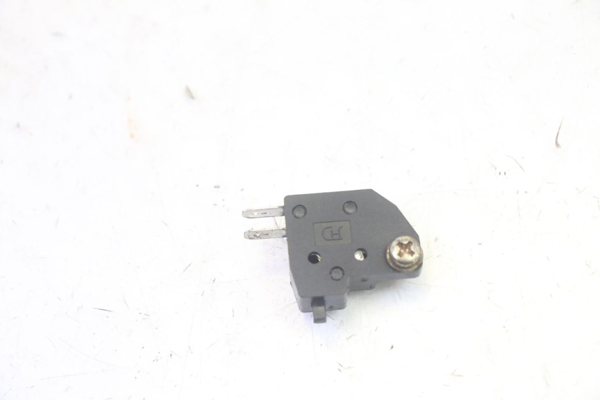 photo de INTERRUPTOR DE LUZ DE FREIO DIREITO TNT MOTOR ROMA 10' 4T 50 (2019 - 2022) - Detalhe da peça