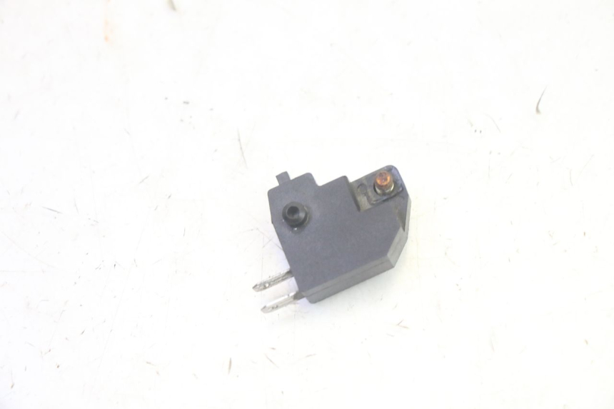 photo de INTERRUPTOR DE LUZ DE FREIO DIREITO TNT MOTOR ROMA 10' 4T 50 (2019 - 2022) - Zoom do estado de desgaste