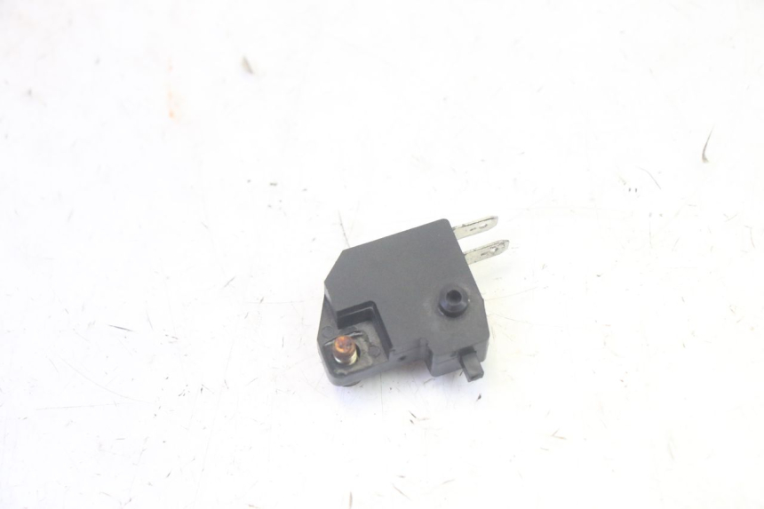 photo de INTERRUPTOR DE LUZ DE FREIO DIREITO TNT MOTOR ROMA 10' 4T 50 (2019 - 2022) - Outro ângulo de visão