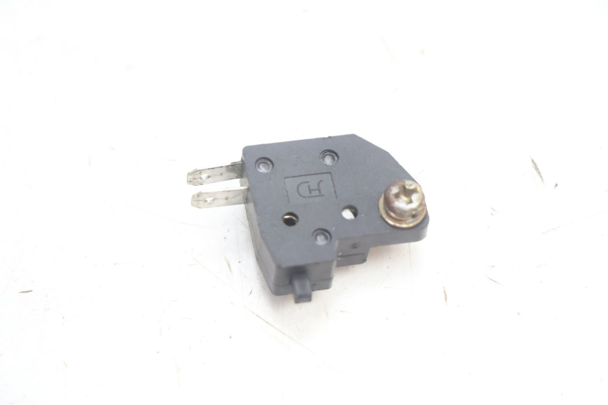 photo de INTERRUPTOR DE LUZ DE FREIO DIREITO TNT MOTOR ROMA 12' 2T 50 (2007 - 2018) - Detalhe da peça