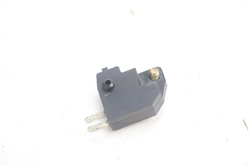 photo de INTERRUPTOR DE LUZ DE FREIO DIREITO TNT MOTOR ROMA 12' 2T 50 (2007 - 2018) - Zoom do estado de desgaste