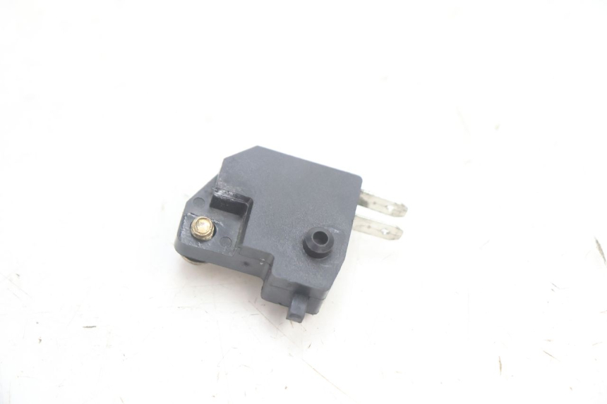 photo de INTERRUPTOR DE LUZ DE FREIO DIREITO TNT MOTOR ROMA 12' 2T 50 (2007 - 2018) - Outro ângulo de visão