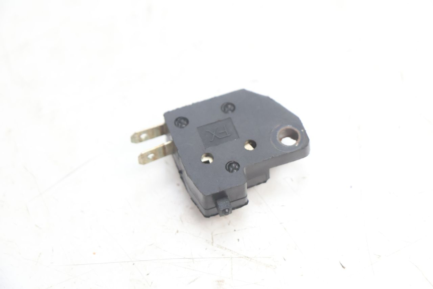 photo de INTERRUPTOR DE LUZ DE FREIO DIREITO TNT MOTOR ROMA 12' 2T 50 (2007 - 2018) - Detalhe da peça