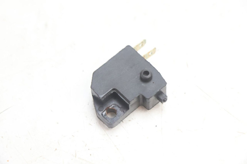 photo de INTERRUPTOR DE LUZ DE FREIO DIREITO TNT MOTOR ROMA 12' 2T 50 (2007 - 2018) - Outro ângulo de visão