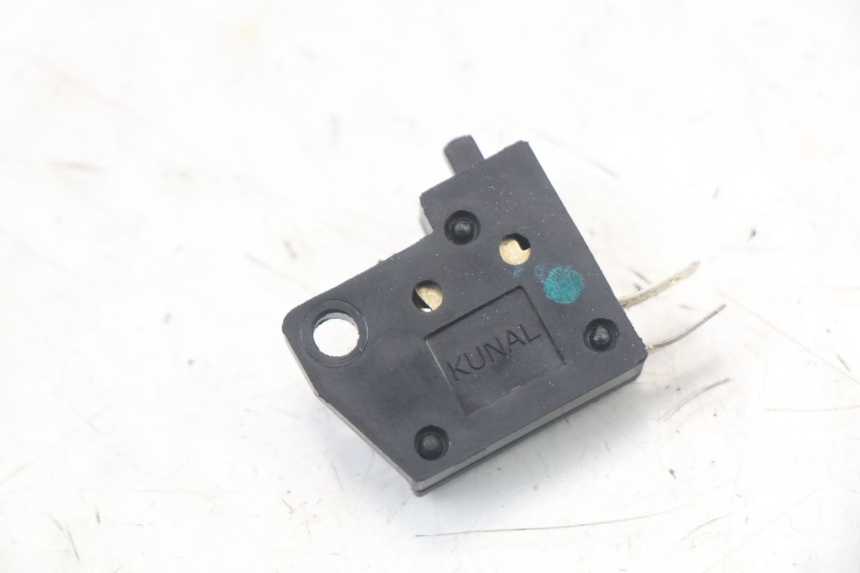 photo de INTERRUPTOR DE LUZ DE FREIO DIREITO ROYAL ENFIELD CONTINENTAL GT 650 (2019 - 2024) - Zoom do estado de desgaste