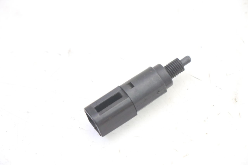 photo de INTERRUPTOR DE LUZ DE FREIO DIREITO GILERA RUNNER SP 50 (2006 - 2008) - Detalhe da peça