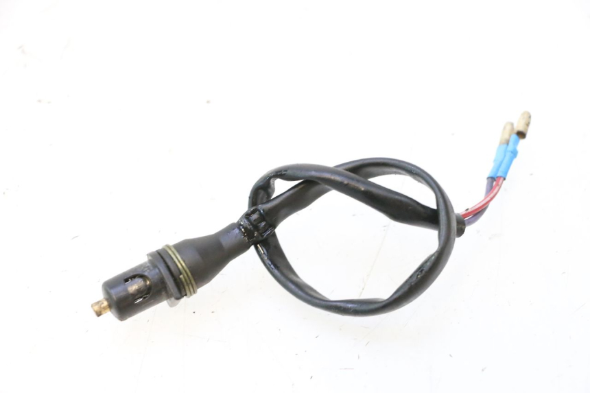 photo de INTERRUPTOR DE LUZ DE FREIO DIREITO KEEWAY RY6 2T 50 (2011 - 2019) - Detalhe da peça