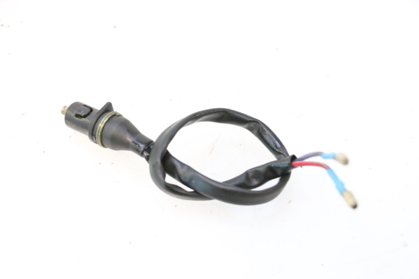 photo de INTERRUPTOR DE LUZ DE FREIO DIREITO KEEWAY RY6 2T 50 (2011 - 2019) - Zoom do estado de desgaste