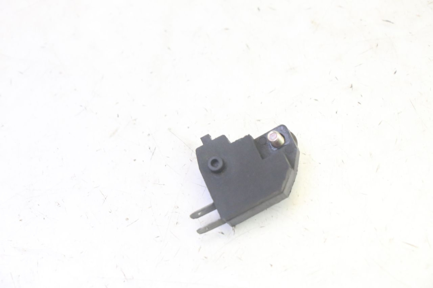 photo de INTERRUPTOR DE LUZ DE FREIO DIREITO DAELIM S1 125 (2007 - 2016) - Zoom do estado de desgaste