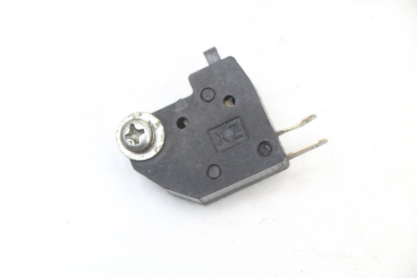 photo de INTERRUPTOR DE LUZ DE FREIO DIREITO DAELIM S3 125 (2010 - 2017) - Vista principal