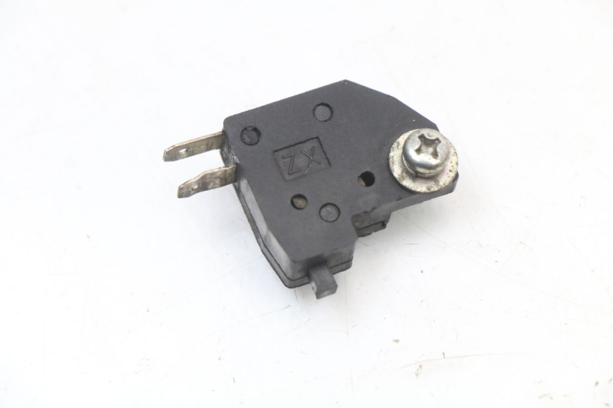 photo de INTERRUPTOR DE LUZ DE FREIO DIREITO DAELIM S3 125 (2010 - 2017) - Detalhe da peça