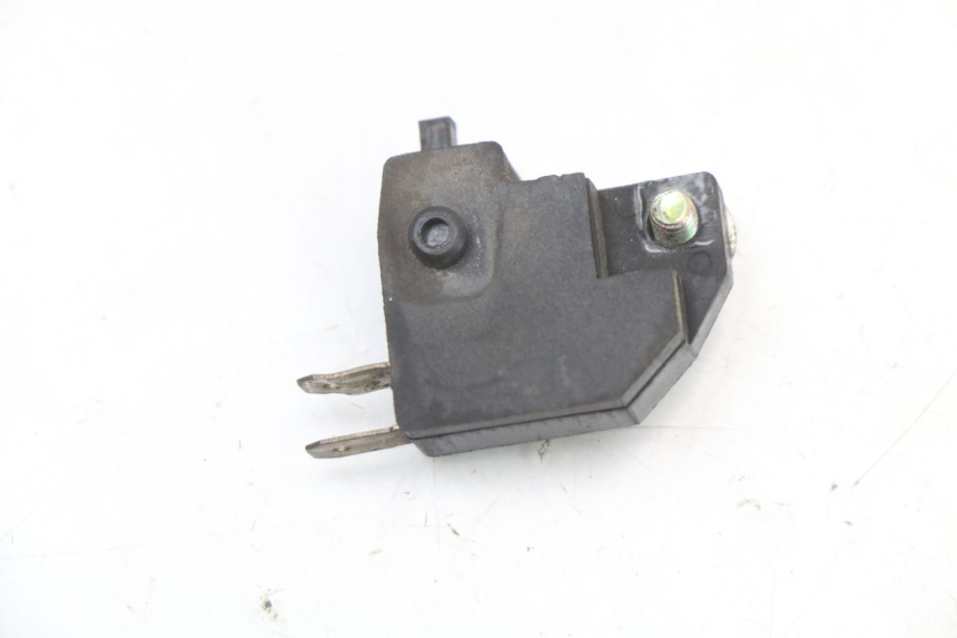 photo de INTERRUPTOR DE LUZ DE FREIO DIREITO DAELIM S3 125 (2010 - 2017) - Zoom do estado de desgaste