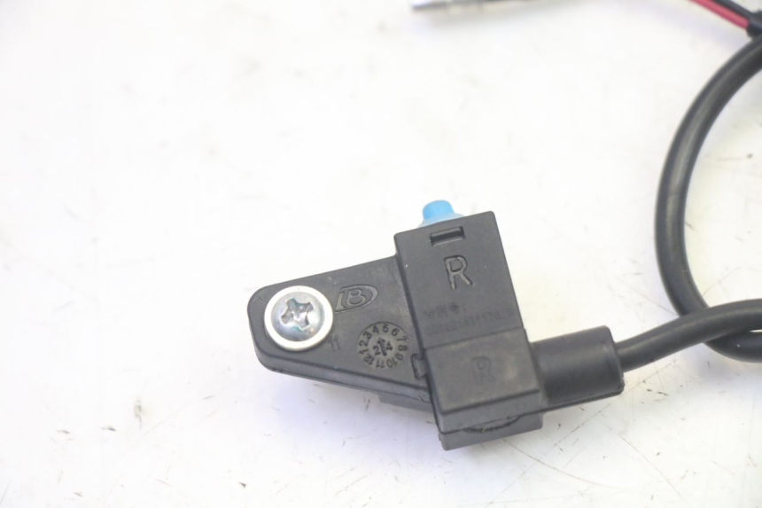 photo de INTERRUPTOR DE LUZ DE FREIO DIREITO JM MOTORS SANTANA EVO 50 (2024 - 2026) - Detalhe da peça