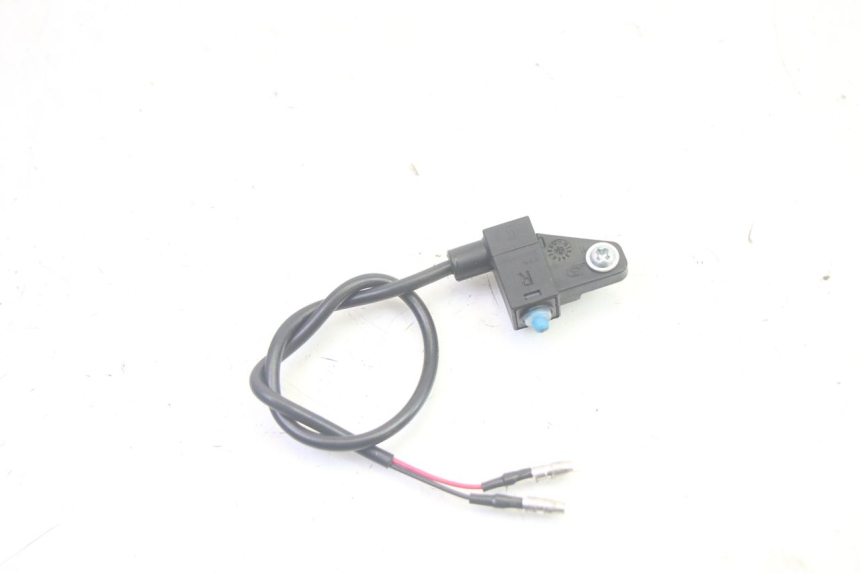 photo de INTERRUPTOR DE LUZ DE FREIO DIREITO JM MOTORS SANTANA EVO 50 (2024 - 2026) - Zoom do estado de desgaste