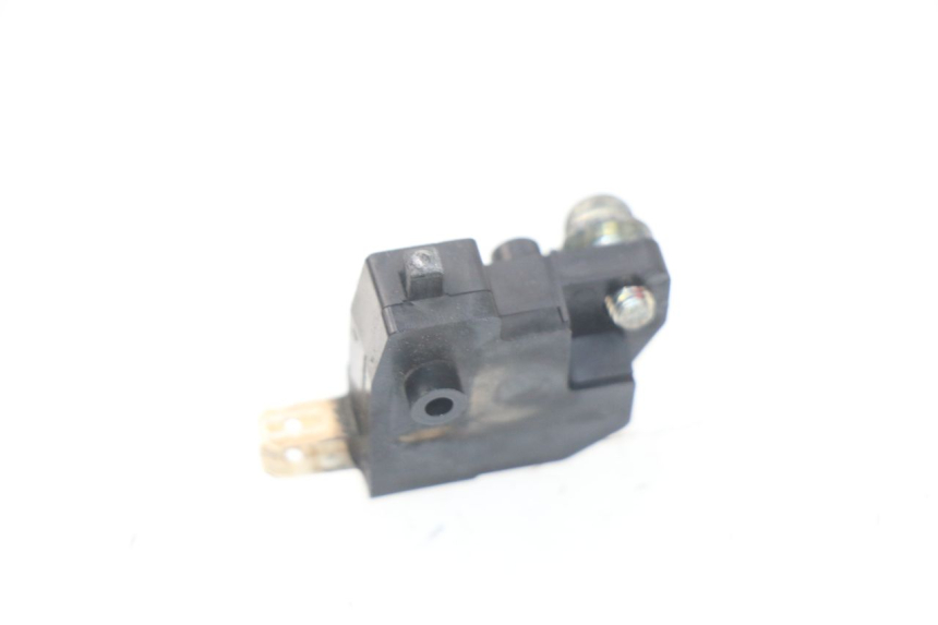 photo de INTERRUPTOR DE LUZ DE FREIO DIREITO PEUGEOT SATELIS 300 (2012 - 2015) - Zoom do estado de desgaste