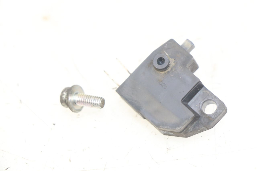 photo de INTERRUPTOR DE LUZ DE FREIO DIREITO PEUGEOT SATELIS 125 (2010 - 2012) - Detalhe da peça