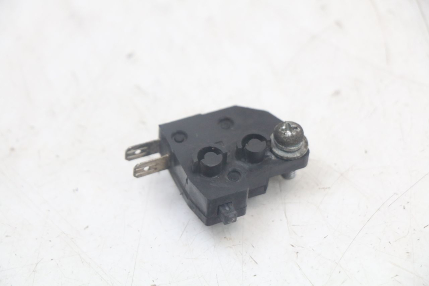 photo de INTERRUPTOR DE LUZ DE FREIO DIREITO PEUGEOT SATELIS 125 (2006 - 2009) - Detalhe da peça