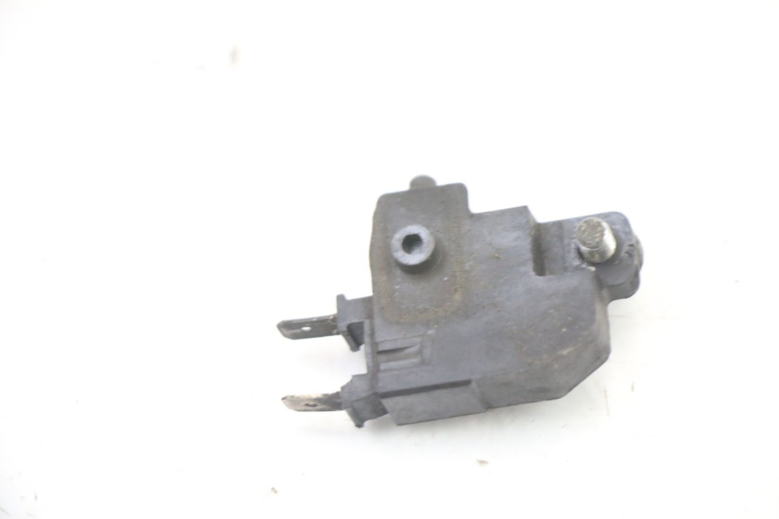 photo de INTERRUPTOR DE LUZ DE FREIO DIREITO PEUGEOT SATELIS 125 (2013 - 2018) - Zoom do estado de desgaste