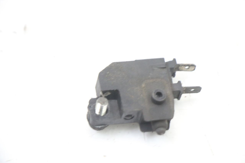 photo de INTERRUPTOR DE LUZ DE FREIO DIREITO PEUGEOT SATELIS 125 (2013 - 2018) - Outro ângulo de visão