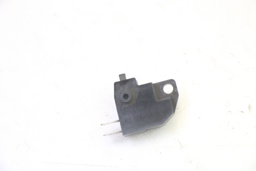 photo de INTERRUPTOR DE LUZ DE FREIO DIREITO PEUGEOT SATELIS 125 (2013 - 2018) - Zoom do estado de desgaste