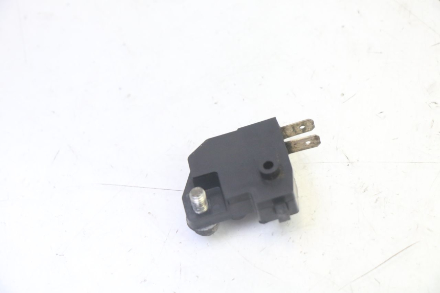 photo de INTERRUPTOR DE LUZ DE FREIO DIREITO PEUGEOT SATELIS 125 (2010 - 2012) - Outro ângulo de visão