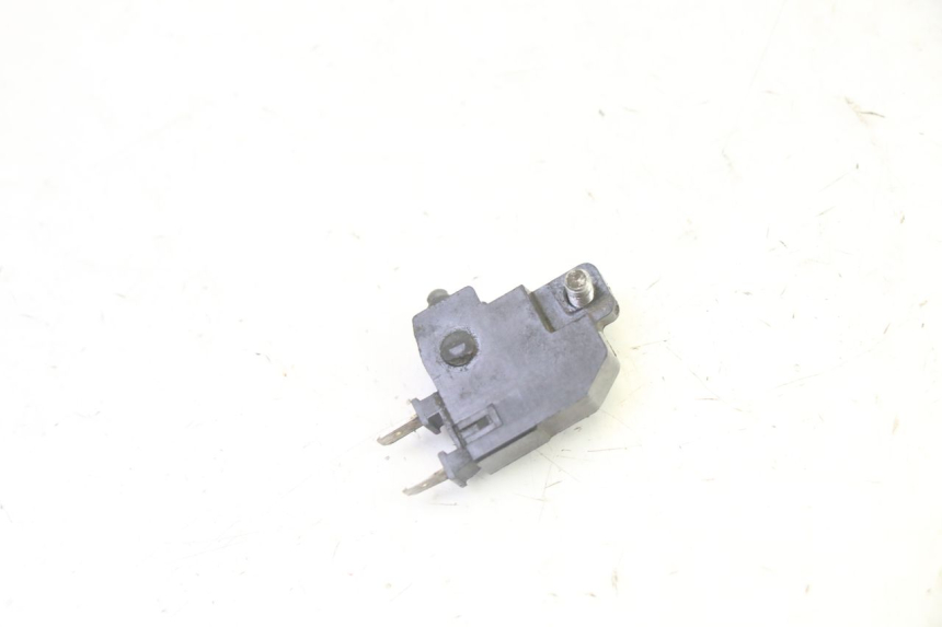 photo de INTERRUPTOR DE LUZ DE FREIO DIREITO PEUGEOT SATELIS 125 (2006 - 2009) - Zoom do estado de desgaste