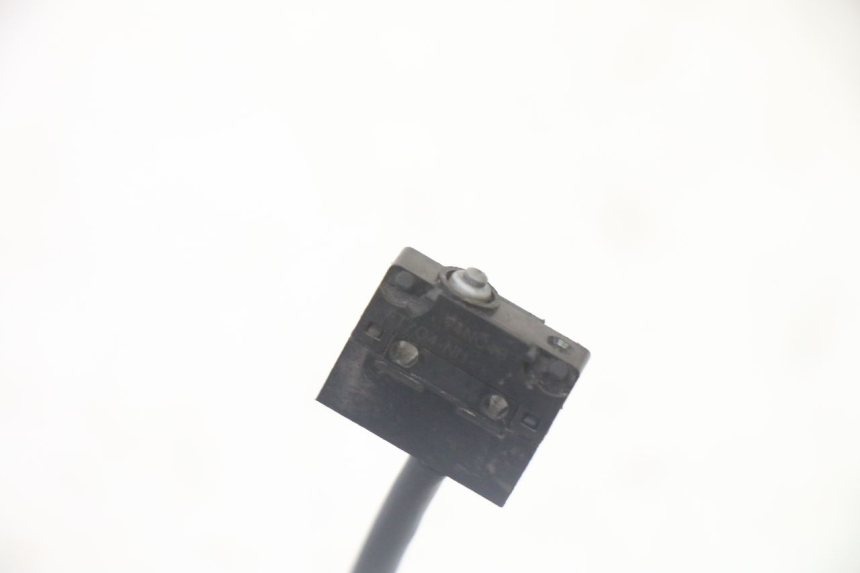 photo de INTERRUPTOR DE LUZ DE FREIO DIREITO PEUGEOT SATELIS 125 (2006 - 2009) - Zoom do estado de desgaste